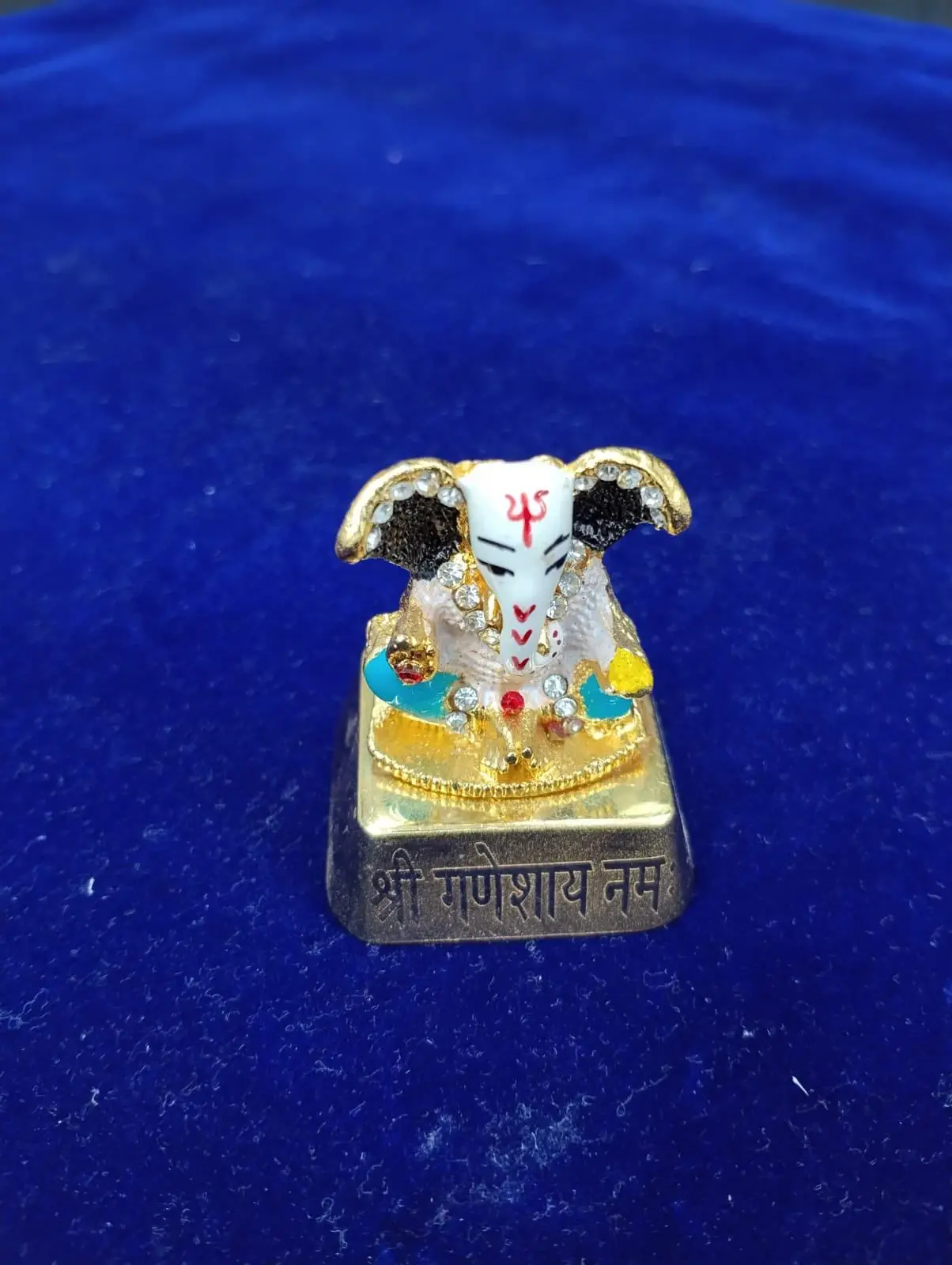 Shri Ganeshaya Namah Idol view 2