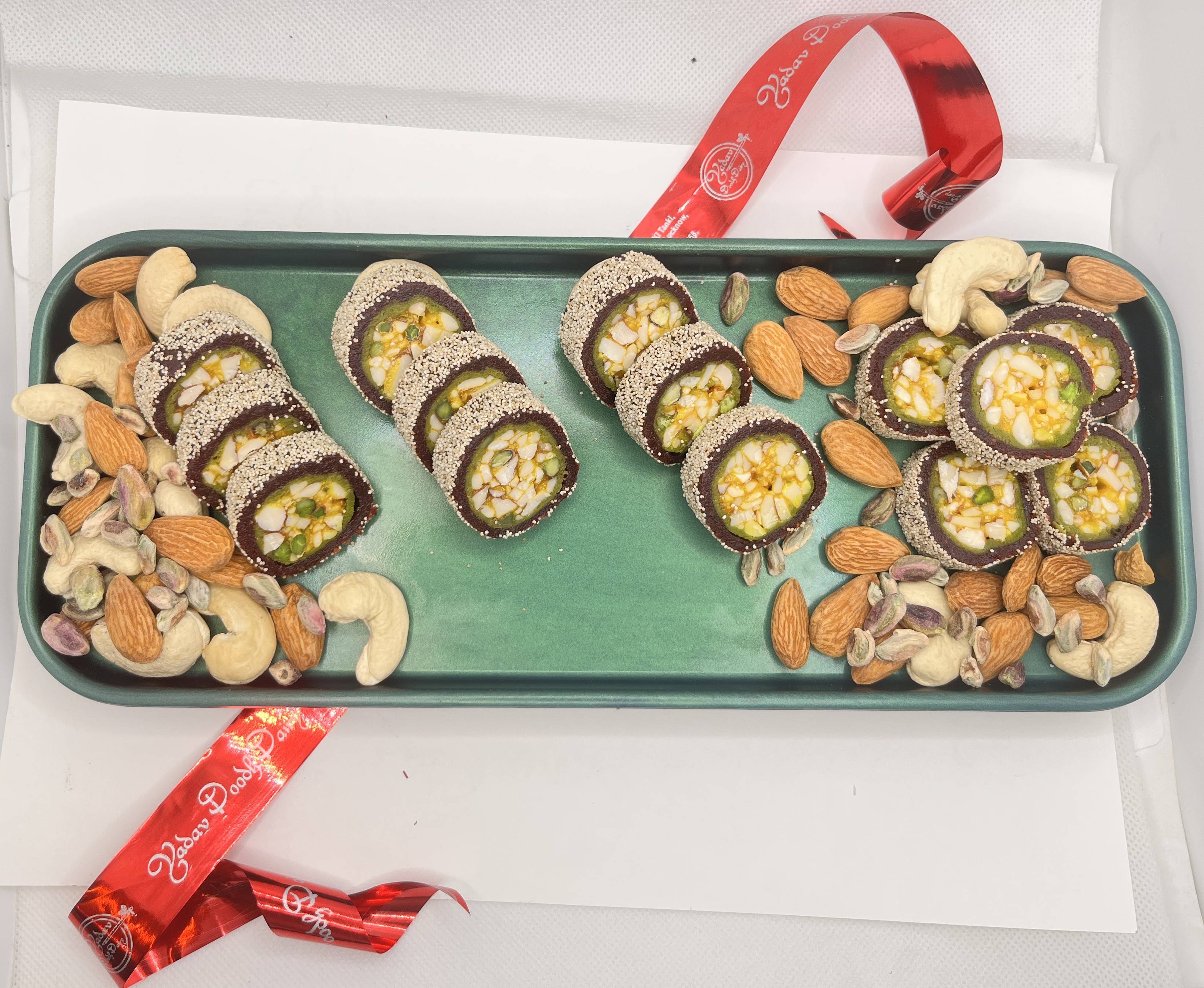 Anjeer Pista Roll  