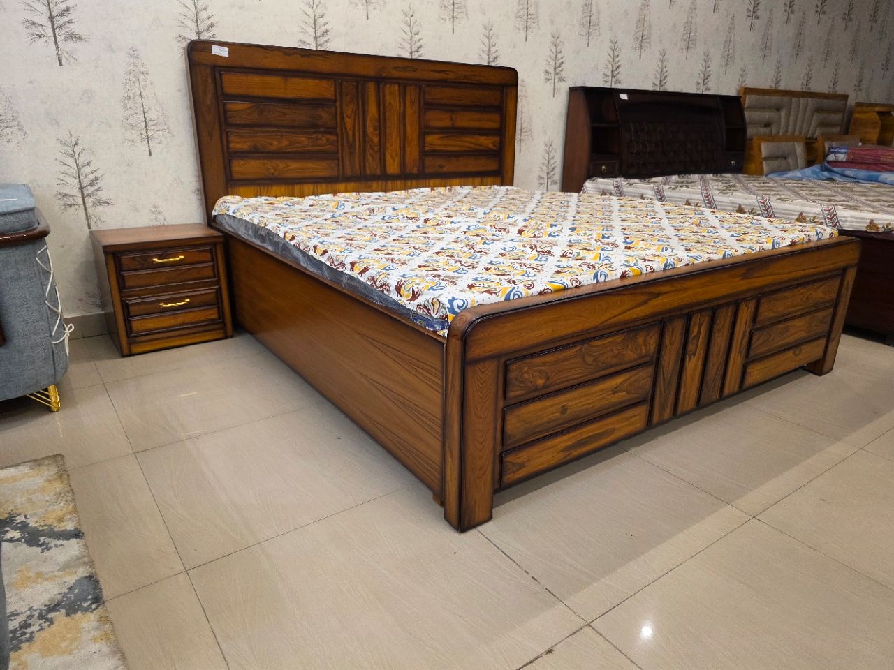 The "Heritage" Classic Teak Wood Hydraulic Bed Set view 3