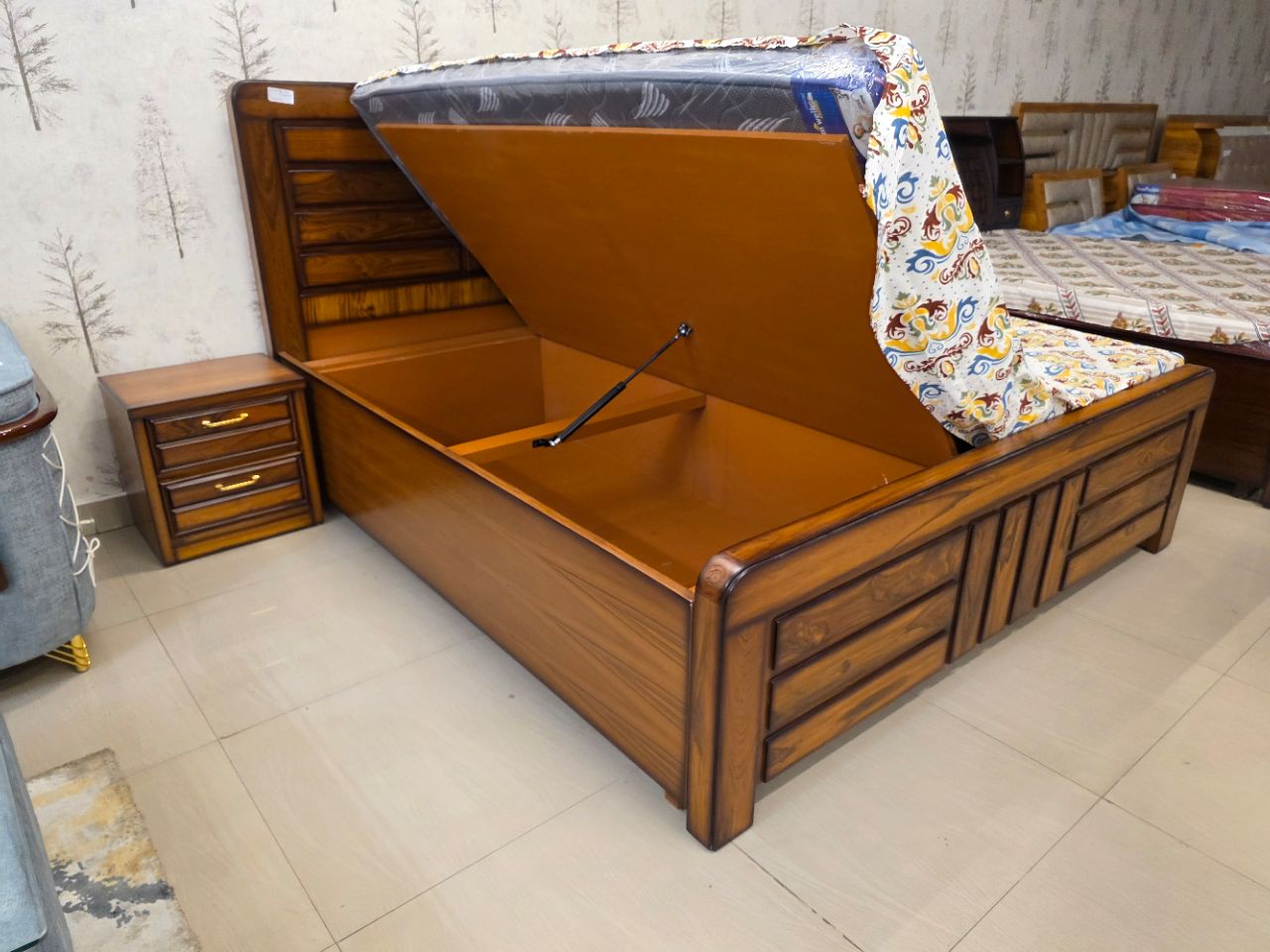 The "Heritage" Classic Teak Wood Hydraulic Bed Set view 5