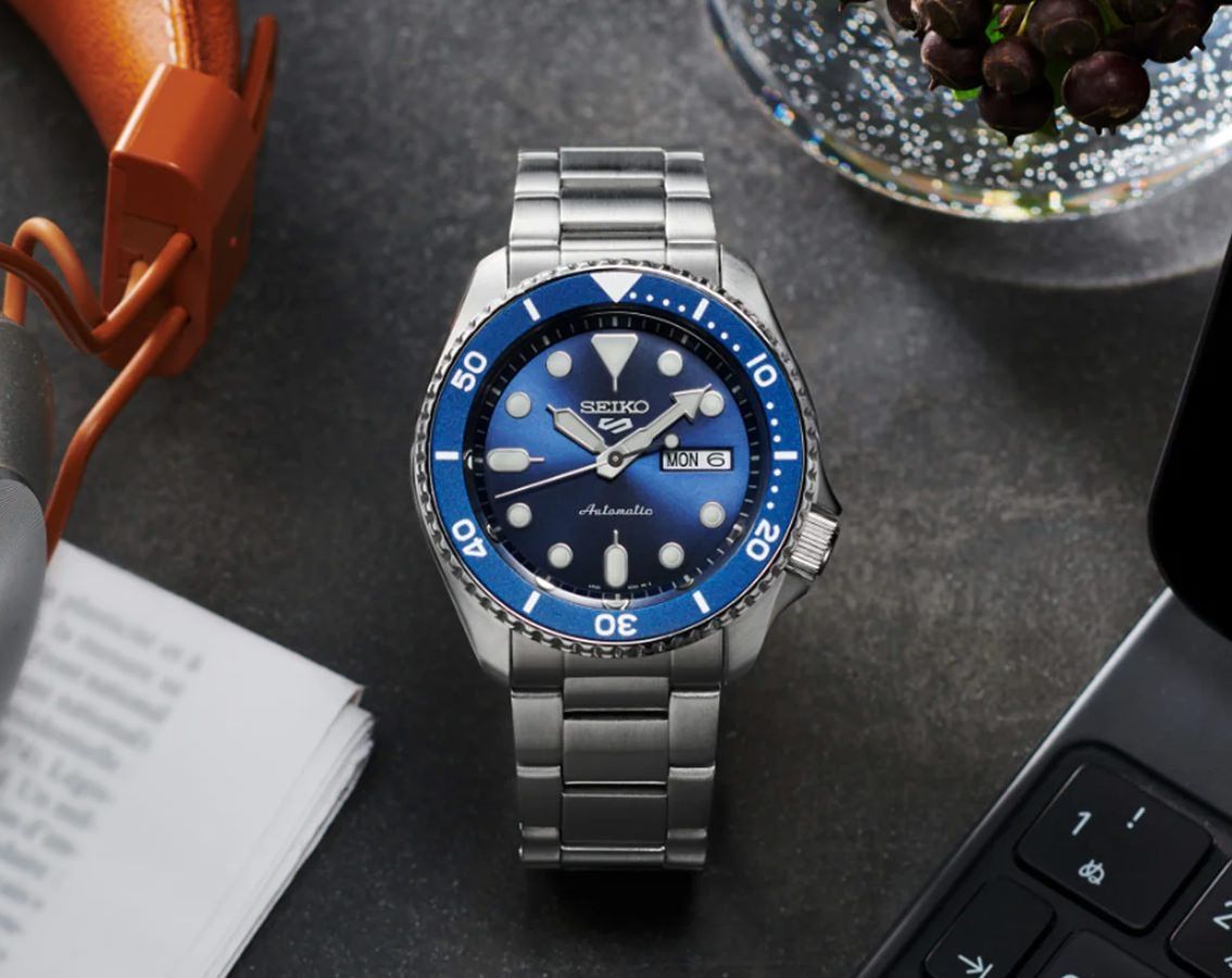Seiko Automatic Dive Watch view 3