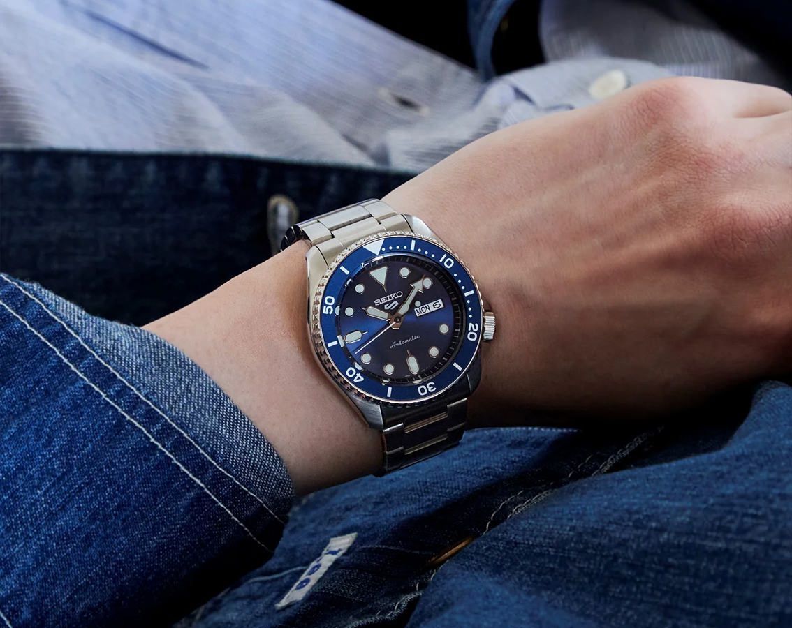 Seiko Automatic Dive Watch view 4