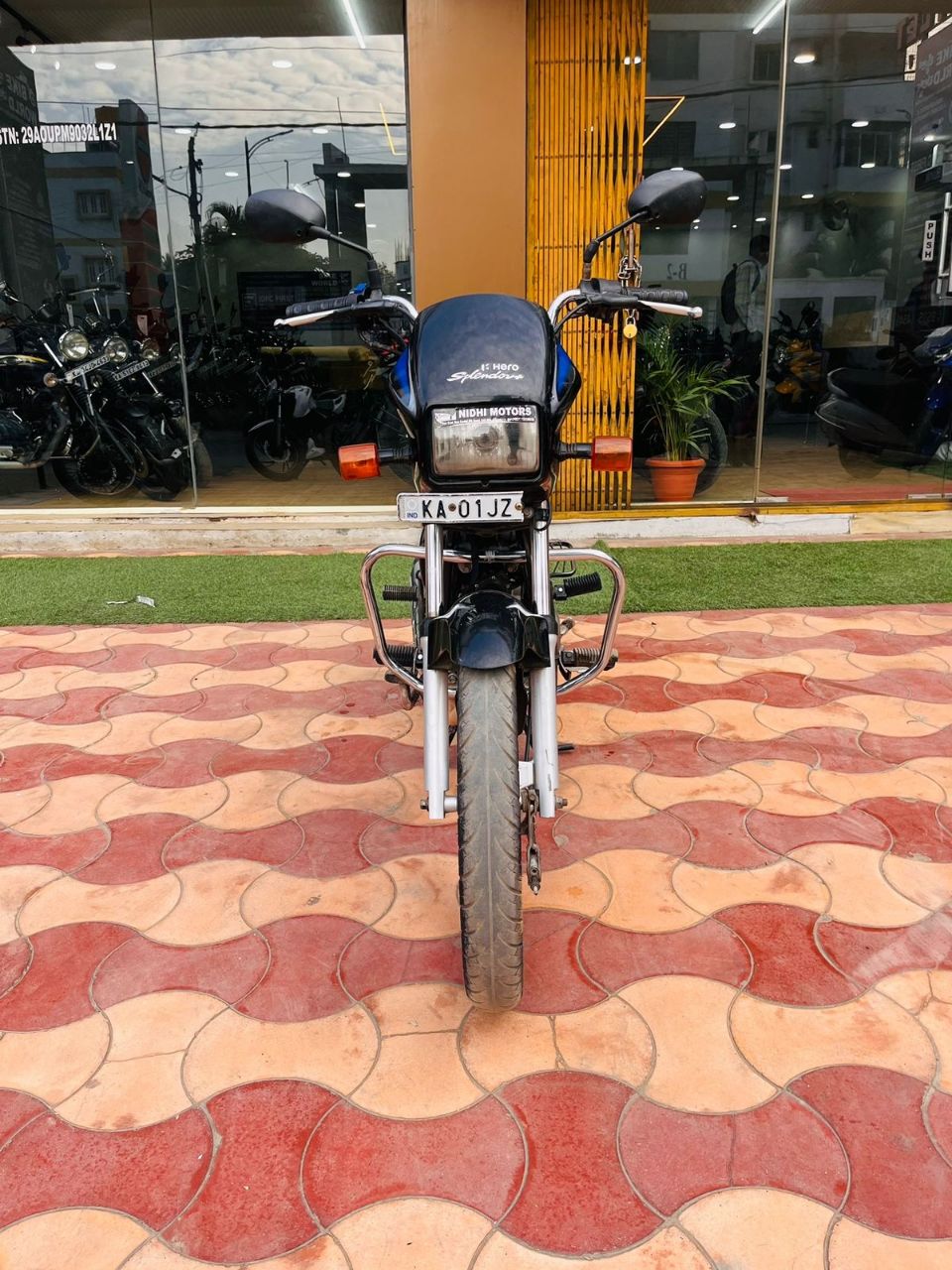 Hero Splendor Plus /2023 Model view 4