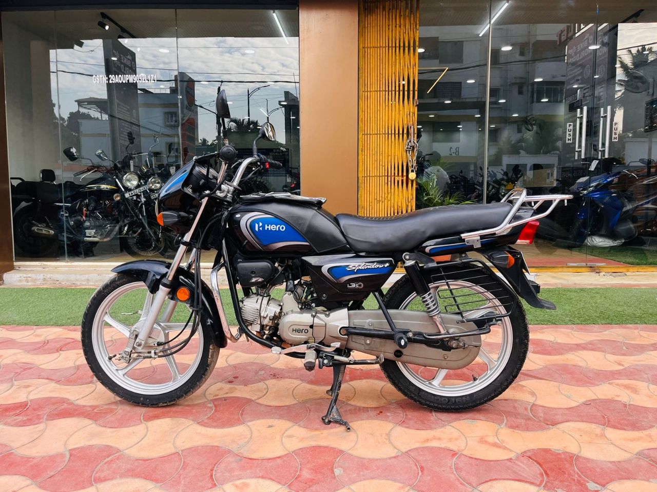 Hero Splendor Plus /2023 Model view 6