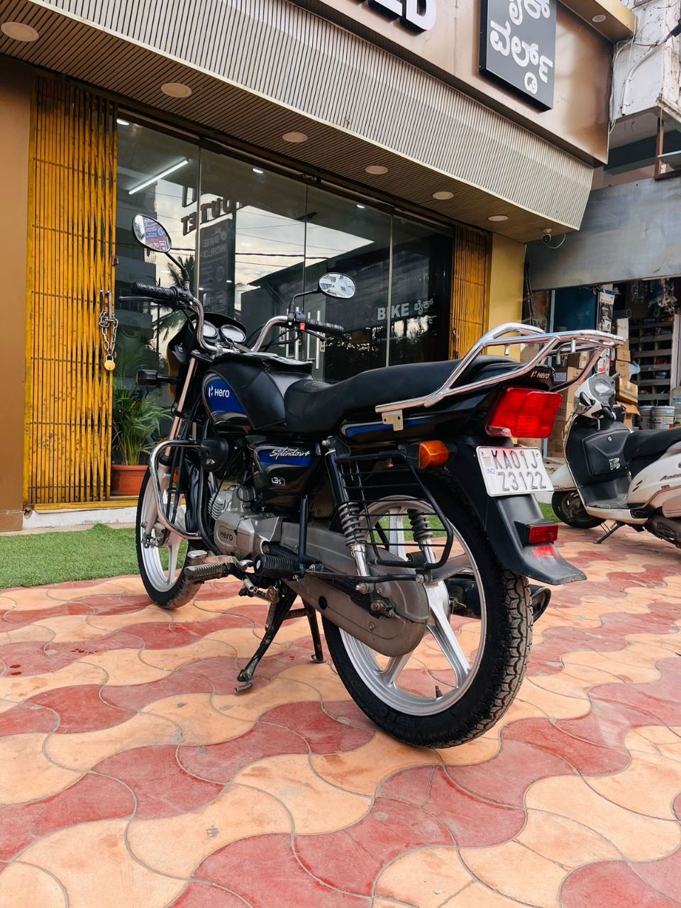 Hero Splendor Plus /2023 Model view 7