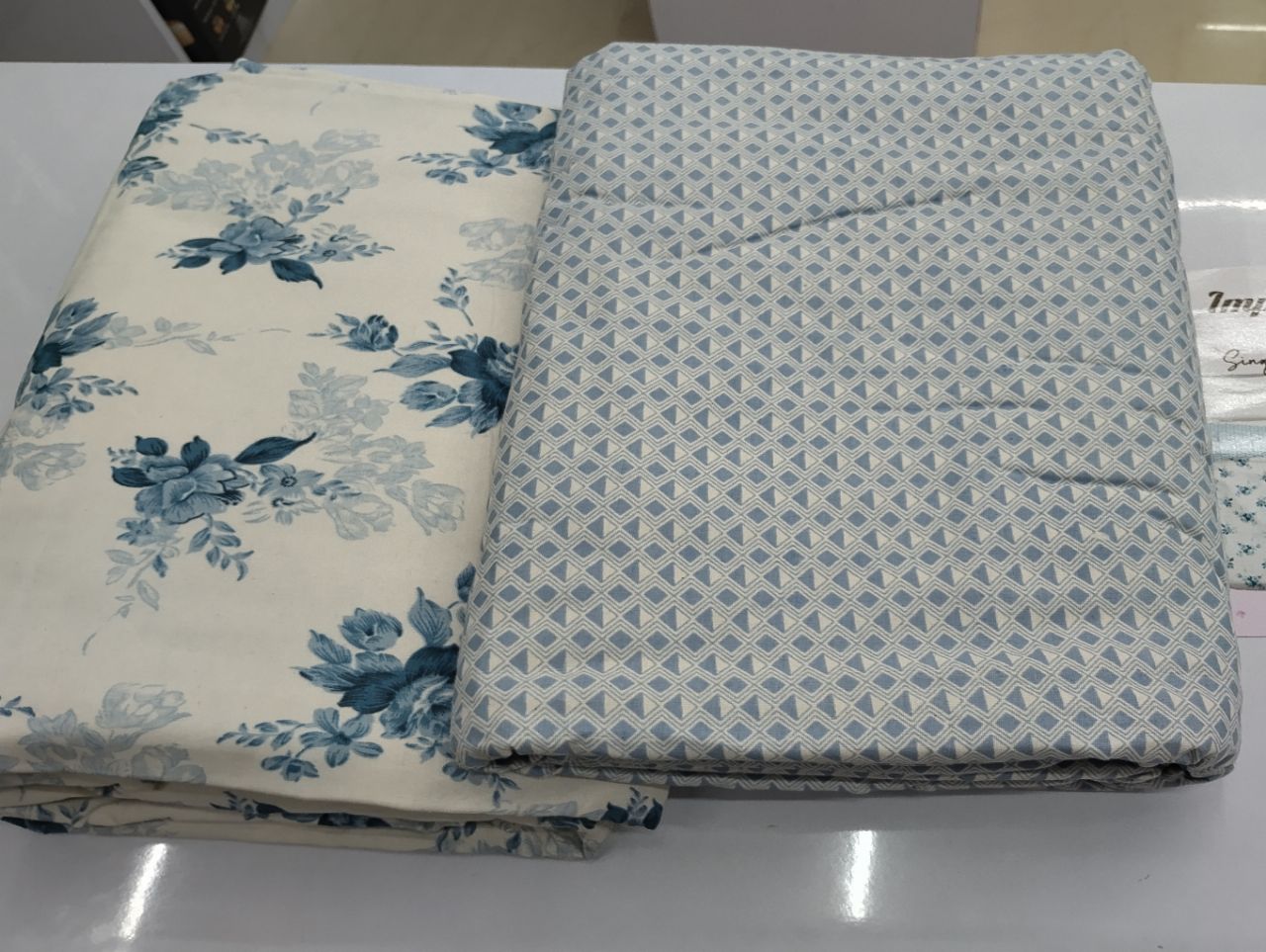 Elegant Floral Print Bed Coversheet