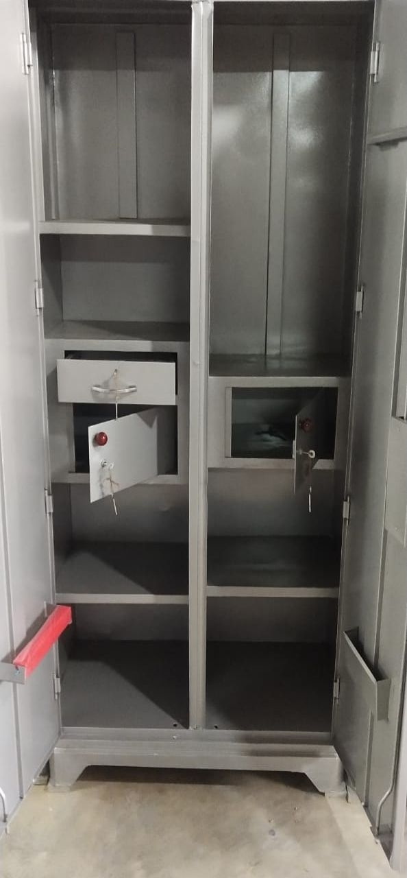 Metal Double Door Almira view 4