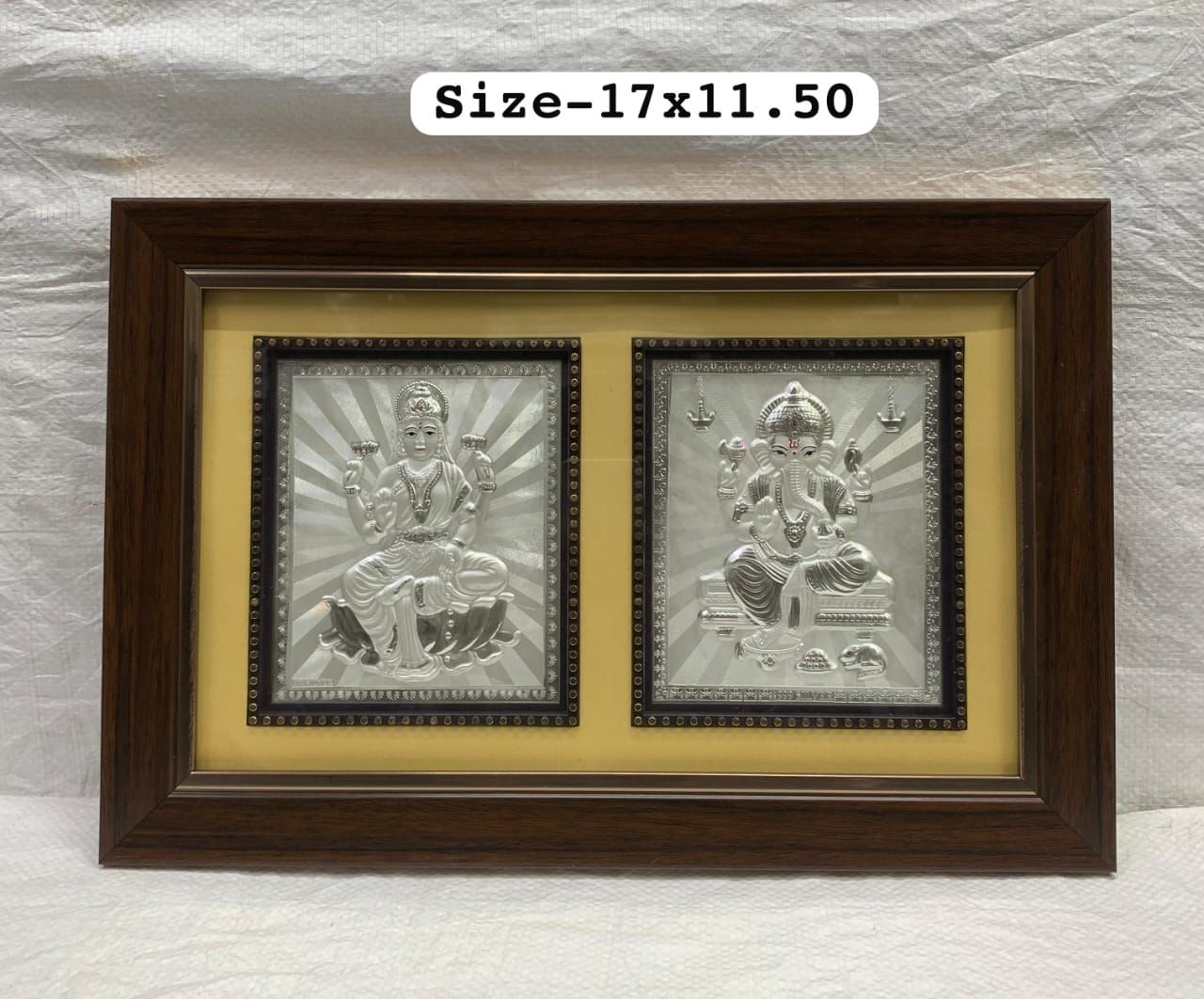 Rishtey 999 Silver Frame Of Ganesh And Laxmi