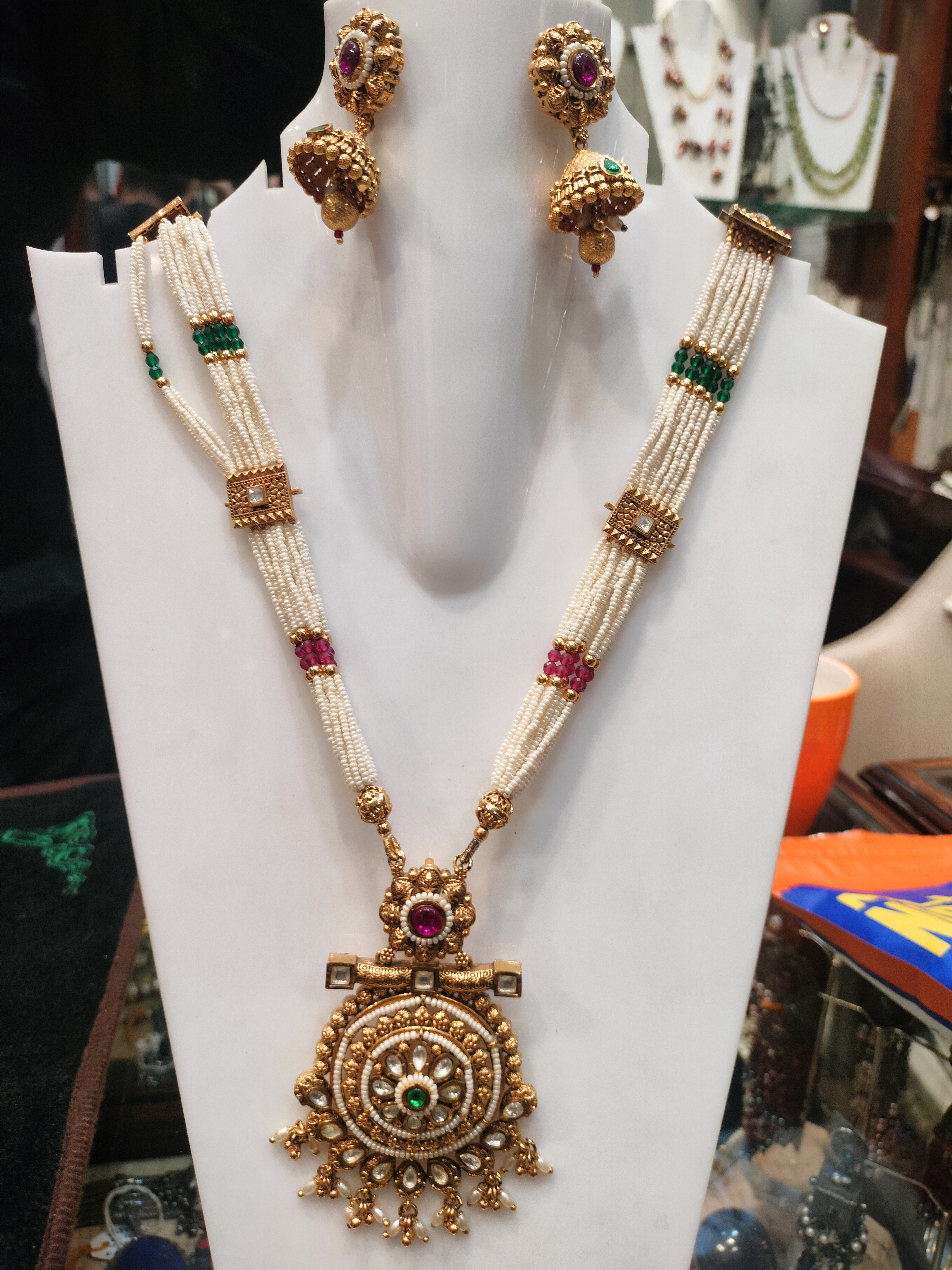 Traditional Pearl Necklace Set view 2