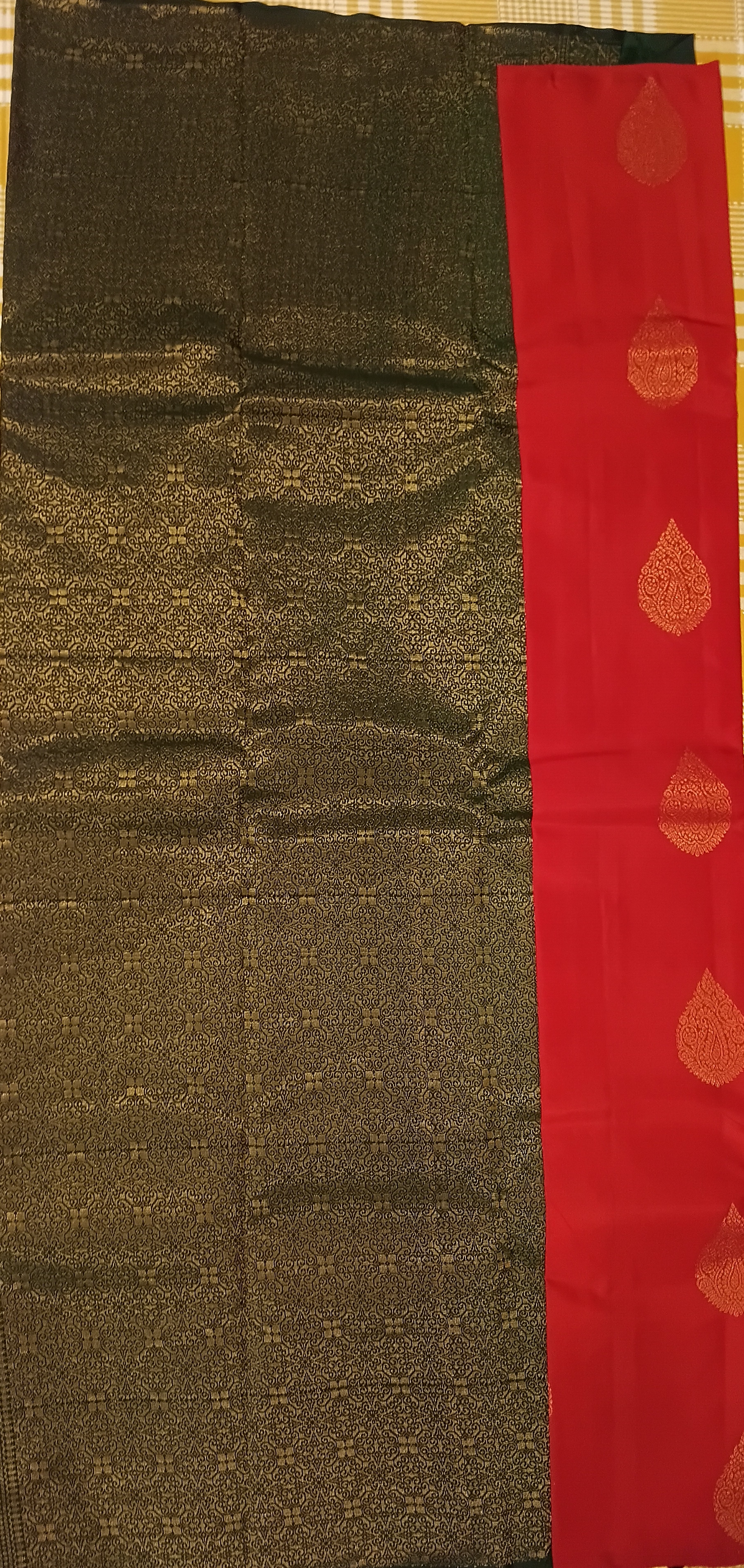 Pure Silk Saree Red and Green 023 view 2