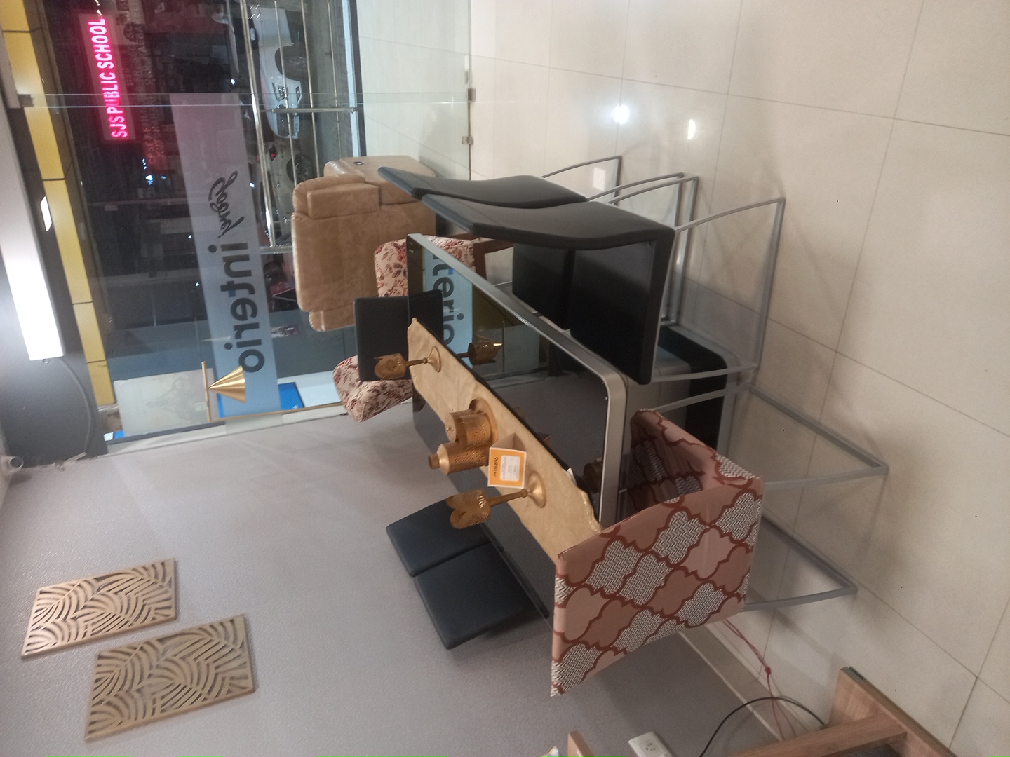 Neo Apple Dining Table Set view 2