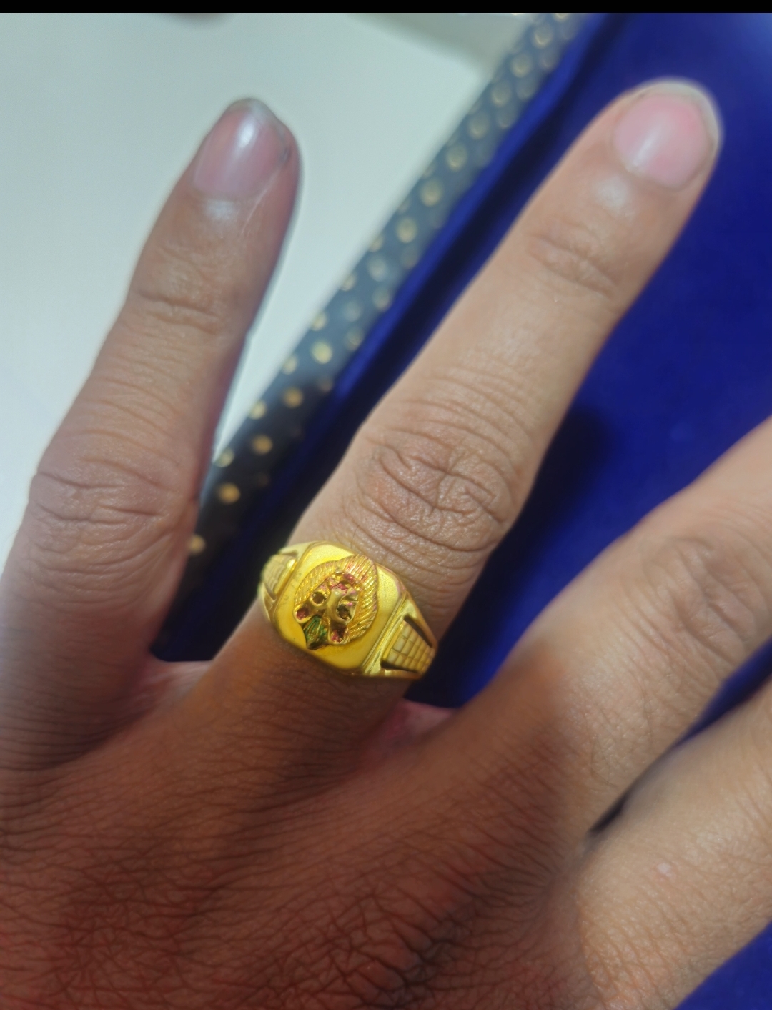 Gold Ring with Decorative Design view 2