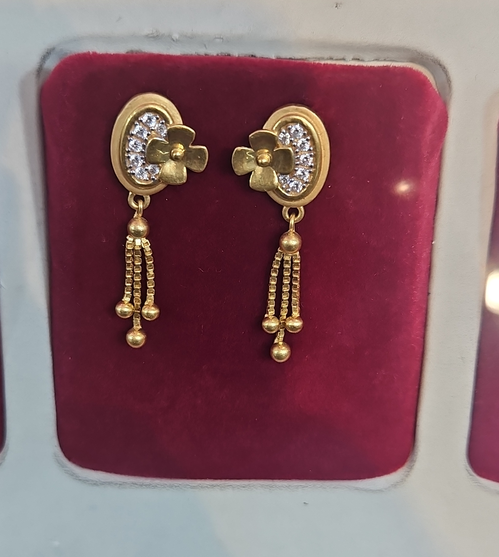 Elegant Gold Earrings view 2