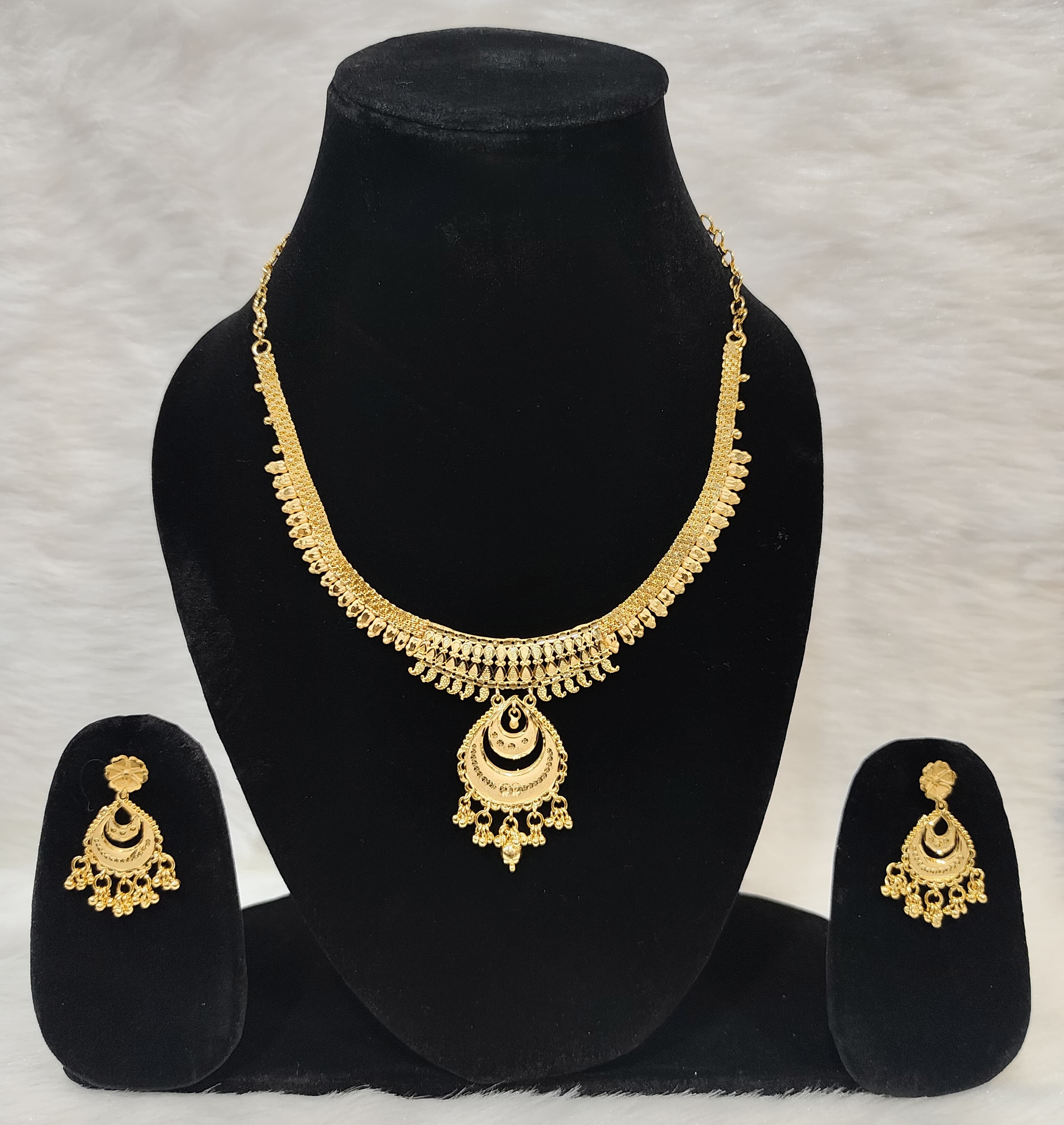 Elegant Designs Gold Necklace Set With Earrings view 3