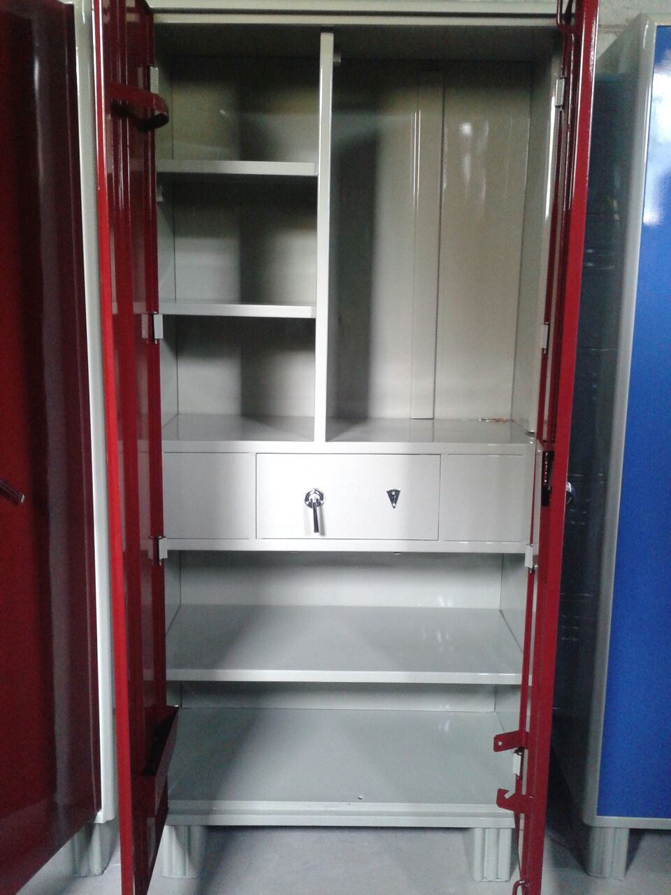 Metal Almira Or Wardrobe