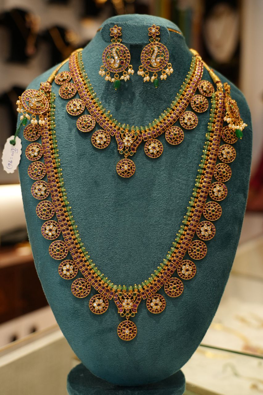 JAADVU BRIDAL SET WITH GREEN&RED BEEDS