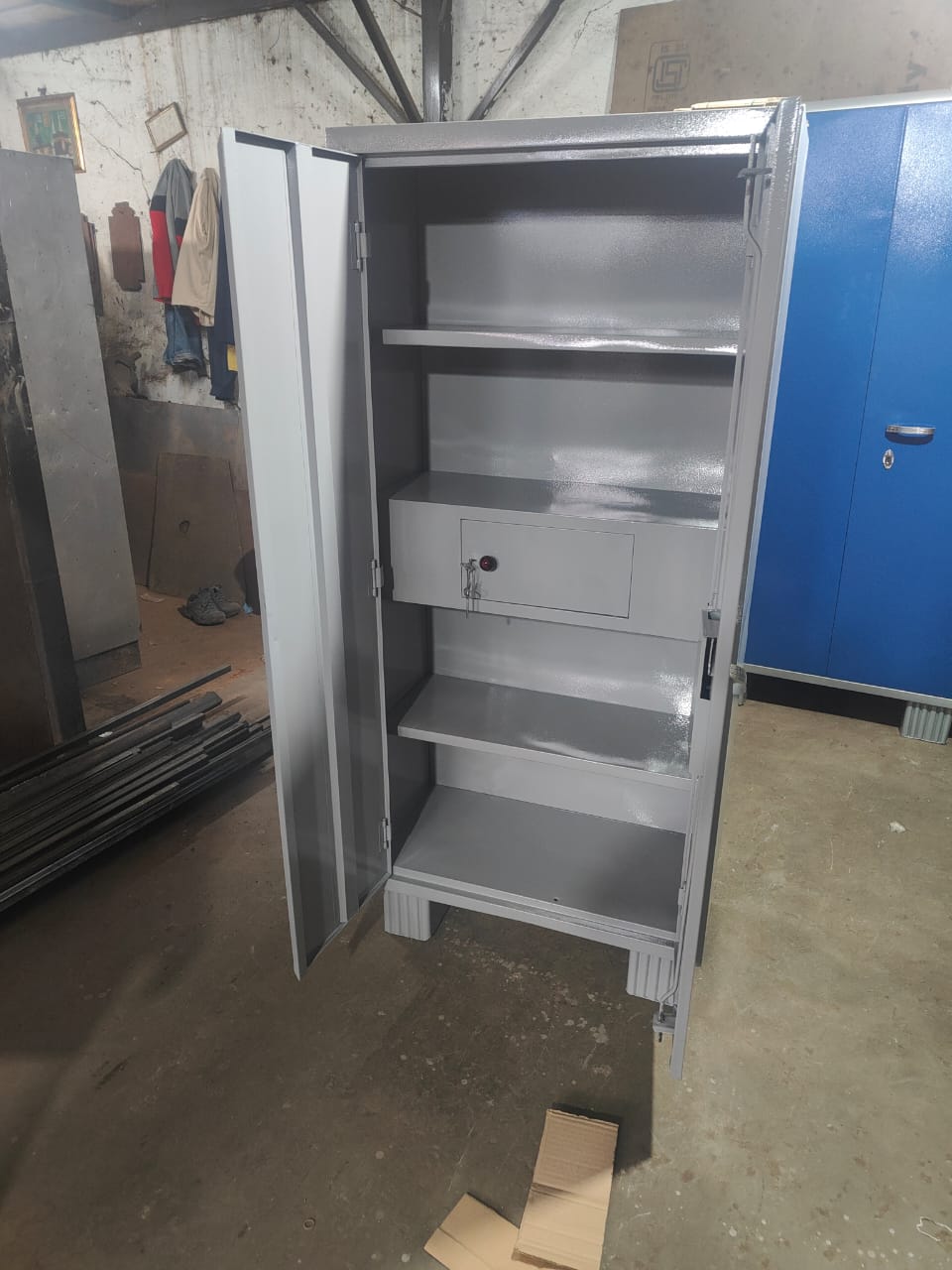 Metal Or Iron Almira 5.5 Feet