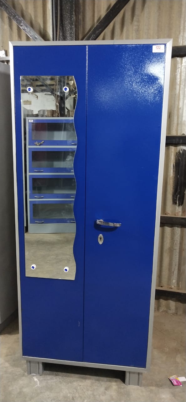 Metal Almira Or Wardrobe 2.5*6.5 Feet
