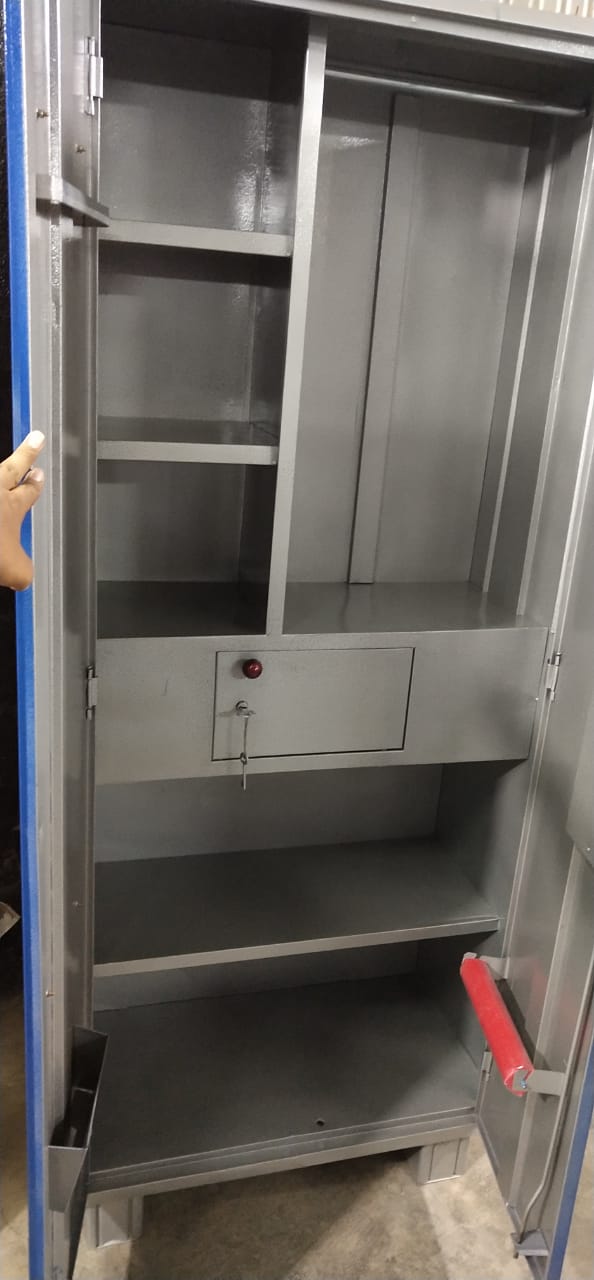 Metal Almira Or Wardrobe 2.5*6.5 Feet view 4