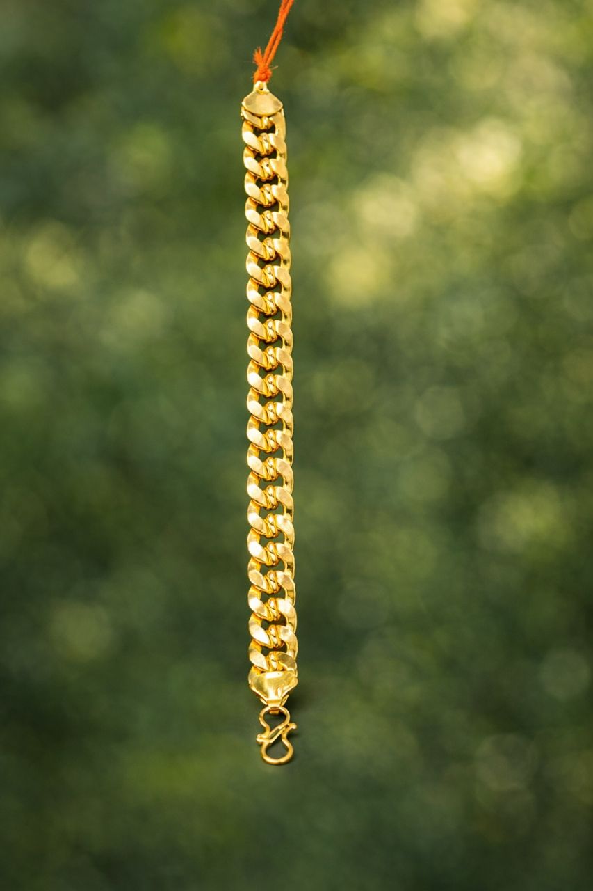 Elegant Gold Bracelet 01 view 3