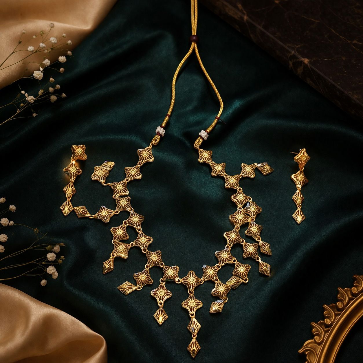 Elegant Gold Necklace Set05 view 3