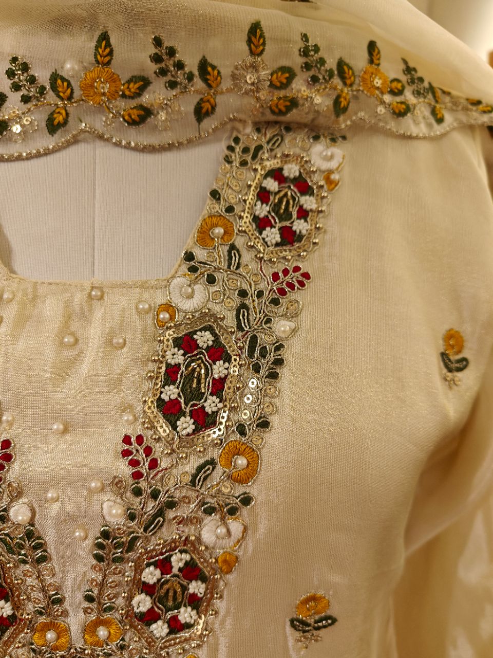 XL Cream Beige Zari Tissue Silk With Embroidery And Bead Work view 7