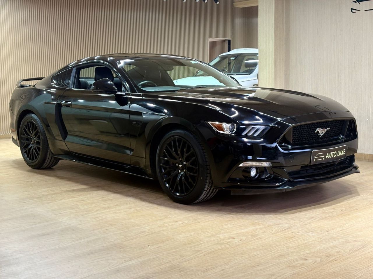 Ford Mustang 2019 view 2