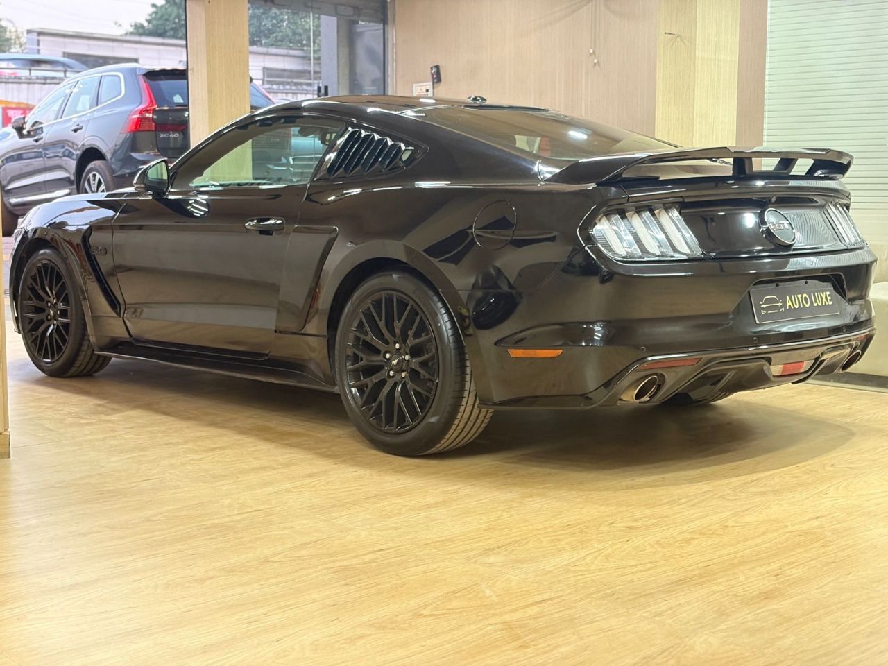 Ford Mustang 2019 view 5