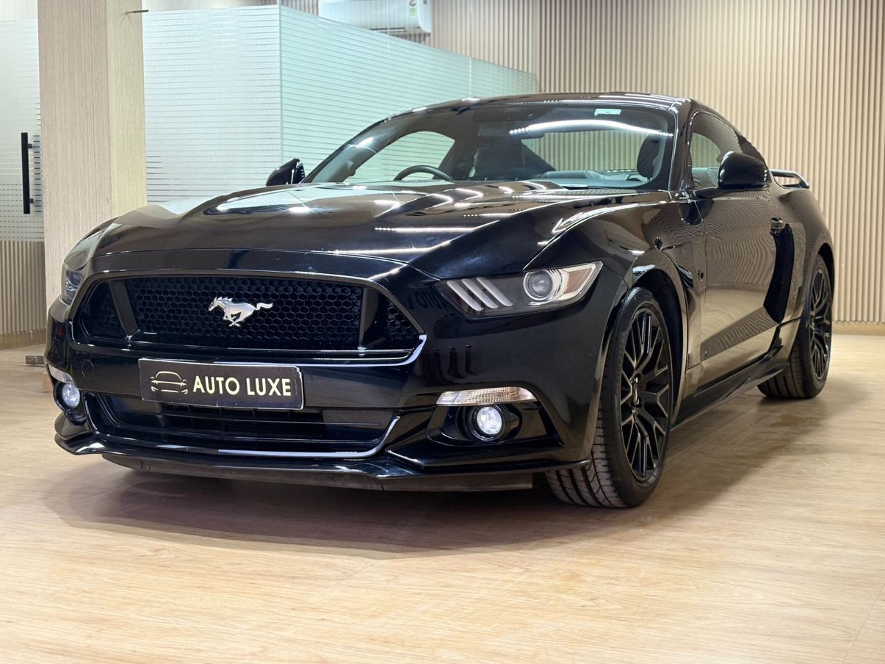 Ford Mustang 2019 view 3