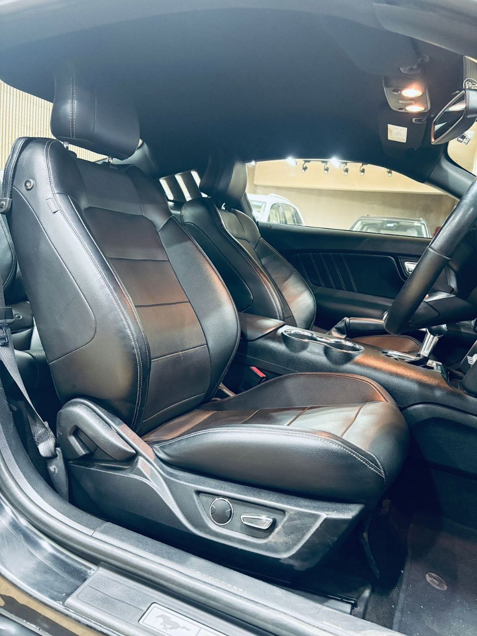 Ford Mustang 2019 view 9