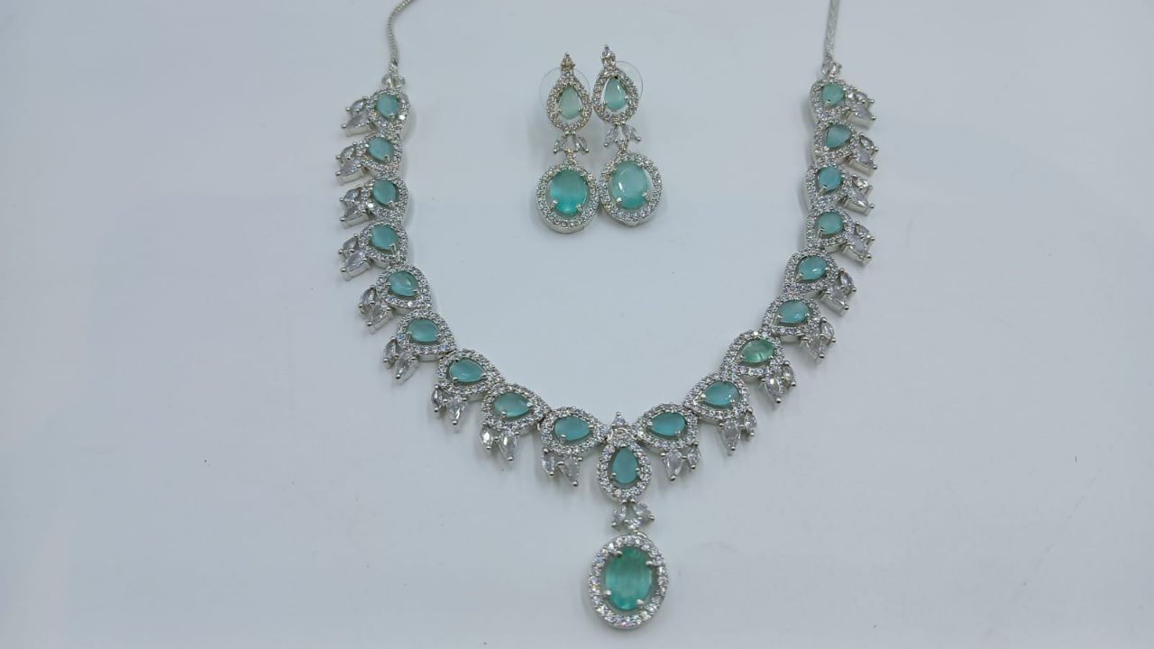 American Diamond. Necklace Set view 2