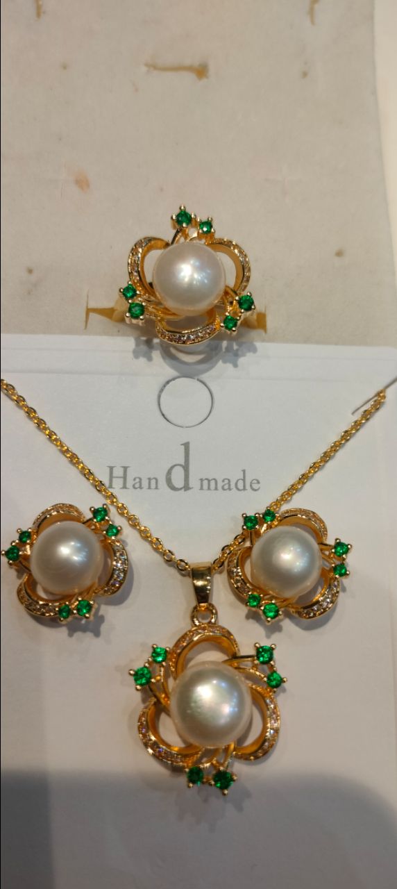 Handmade Pearl Pendant Set with Emerald AD view 3