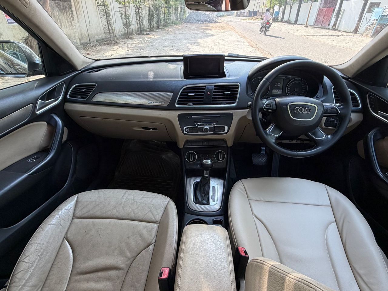 Audi Q3 view 7
