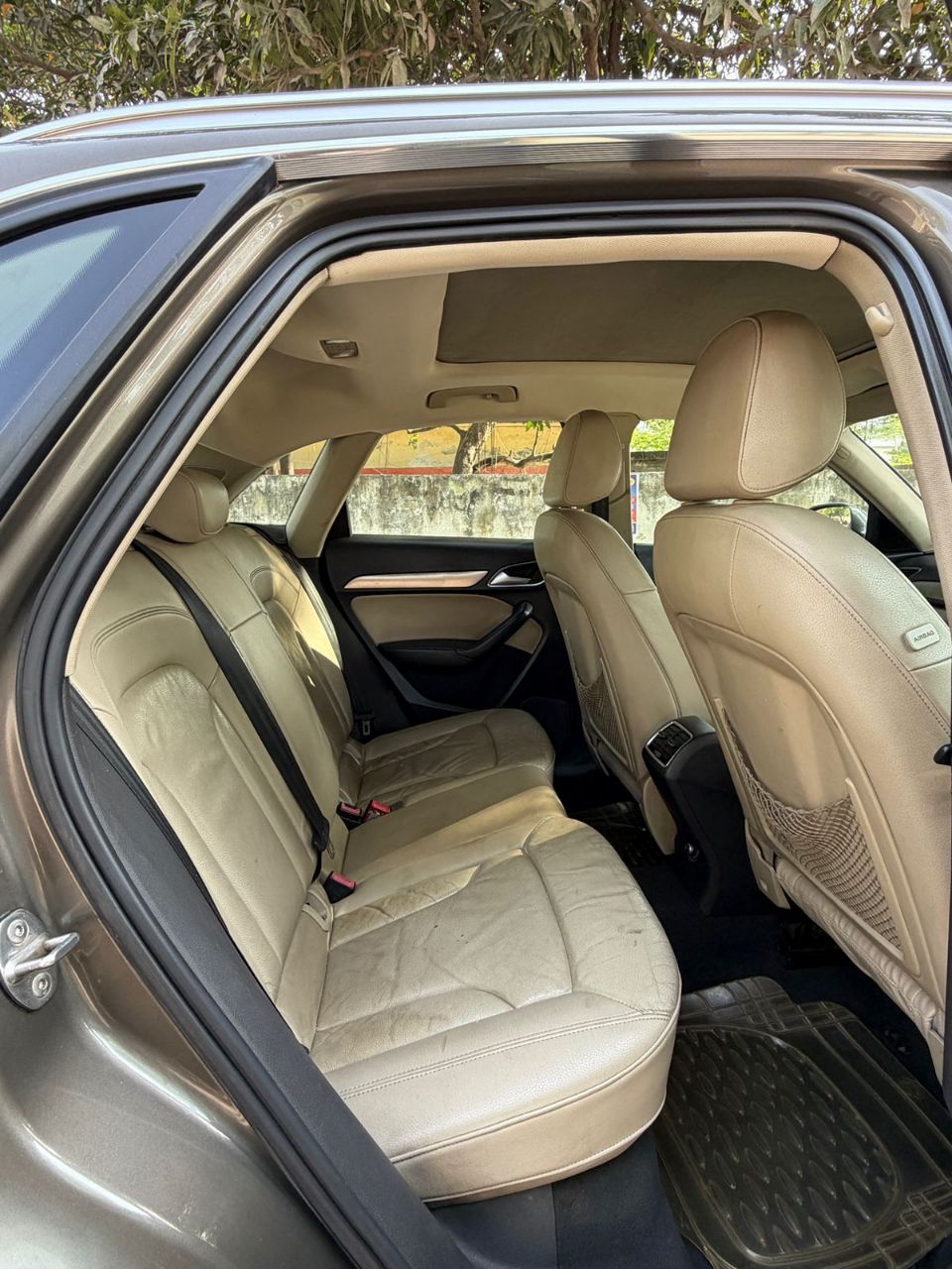 Audi Q3 view 8