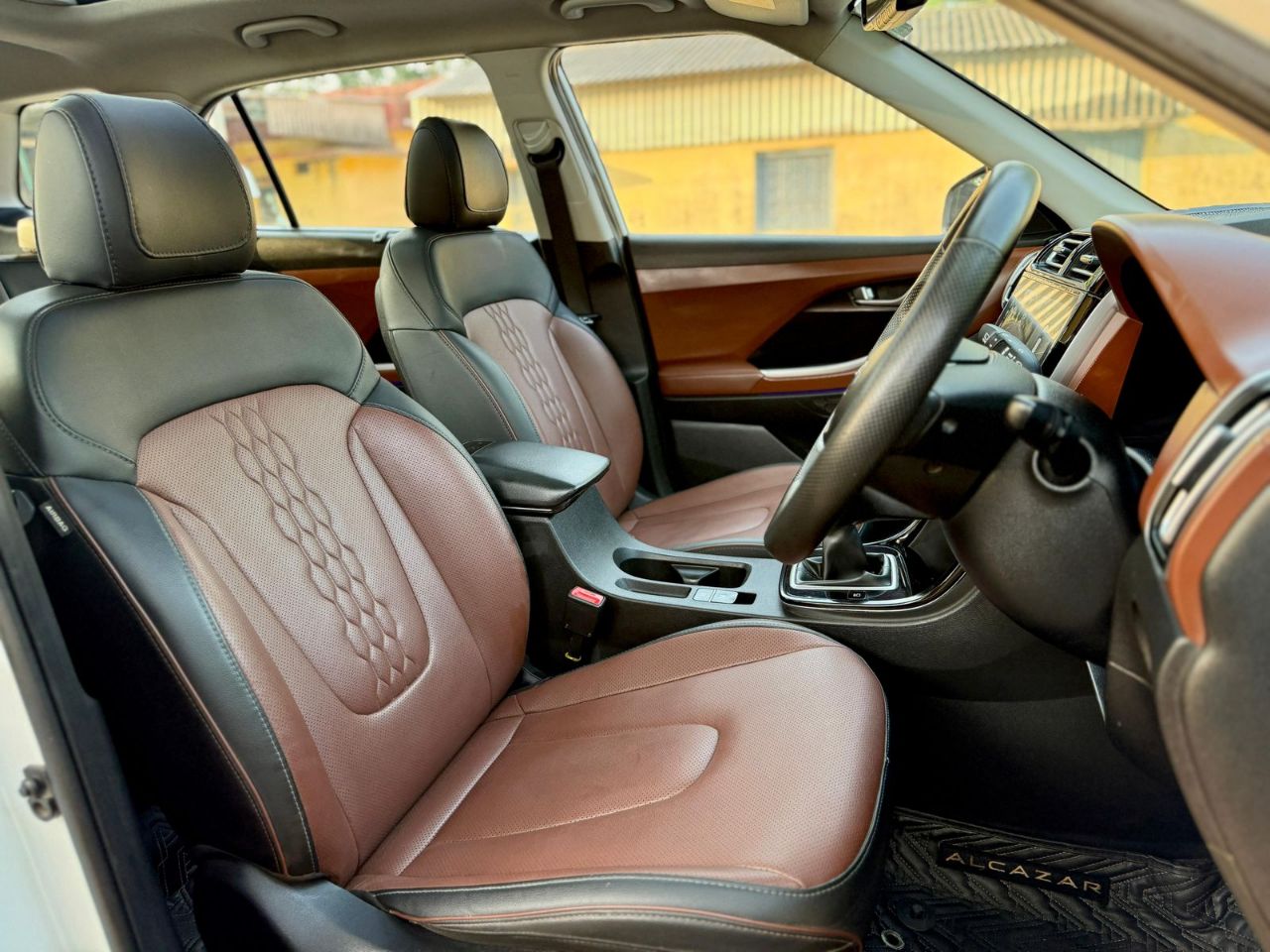Hyundai Alcazar 2023 view 5