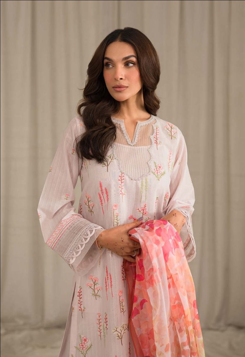 Sahar | Mirage Spring Luxury S24 - TL - LI 03 Lawn  (Embroidered) / SD0059 view 4