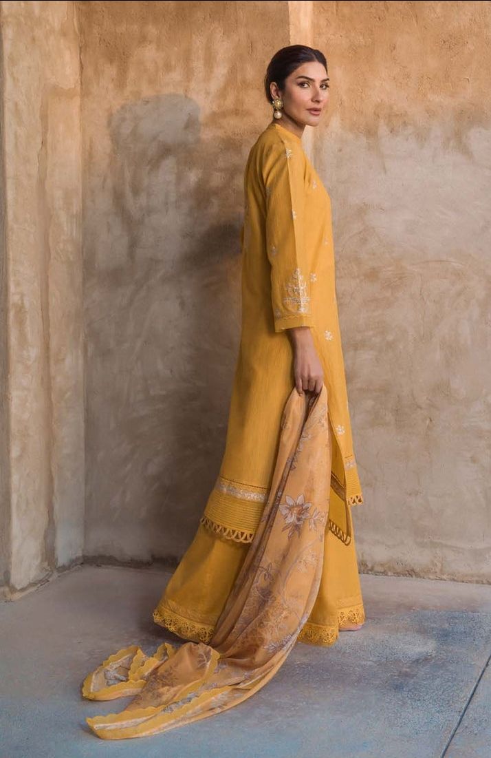 Sahar | Mirage Spring Luxury S24 - TL - LI 02 Lawn  (Embroidered) / SD0059 view 4
