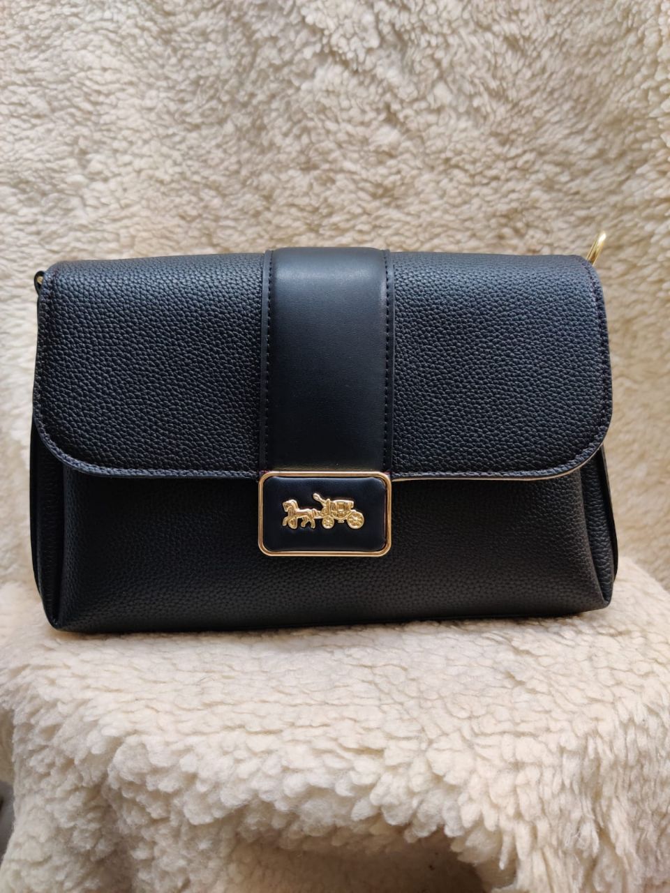 Coach Handbag 👜🛍️ view 2