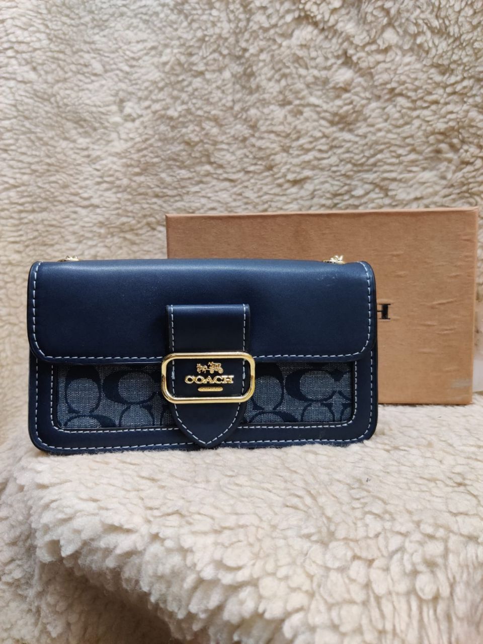 Coach Sling view 4