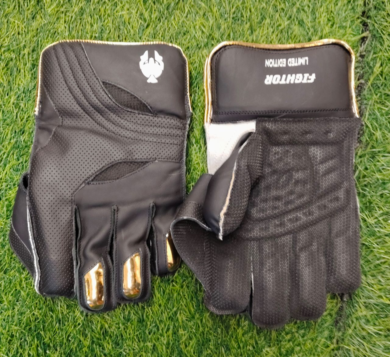 Elite Cricket Wicket Keeping Gloves view 2