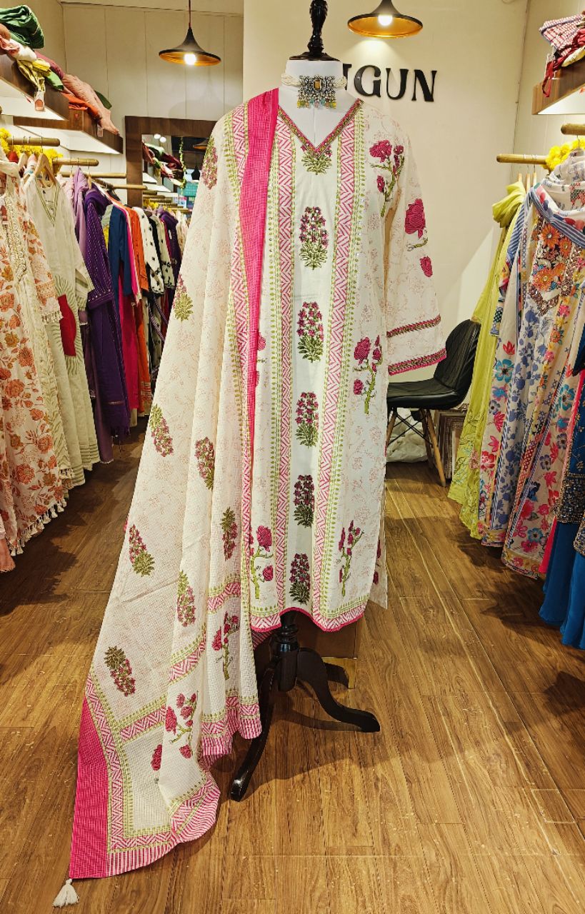 L Pure Cotton Straight Fit Kurta With Hand Block Print Set view 4