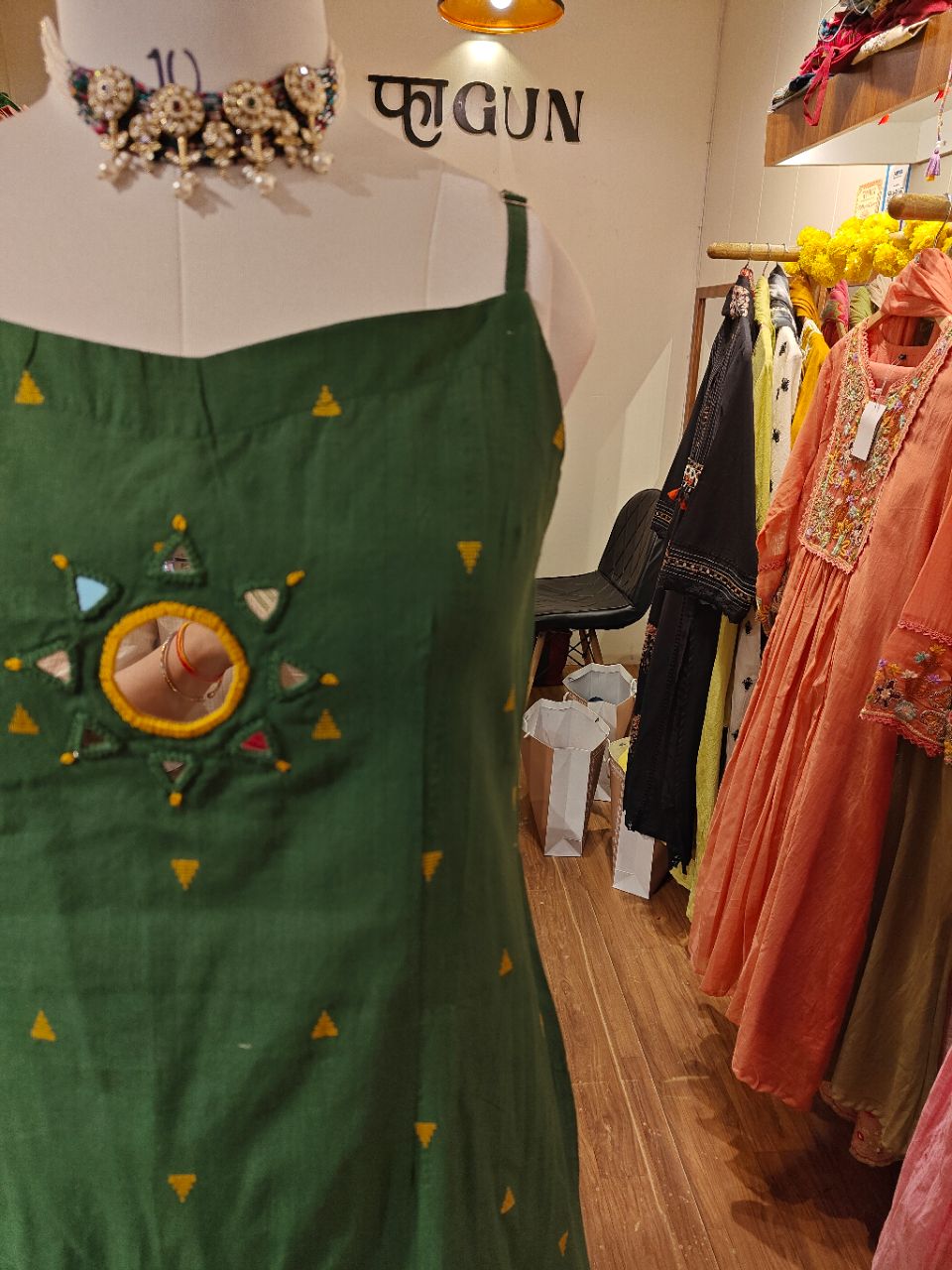 M Deep Green Handloom Cotton With Kutch Embroidery Mirror 2 Piece Set view 5