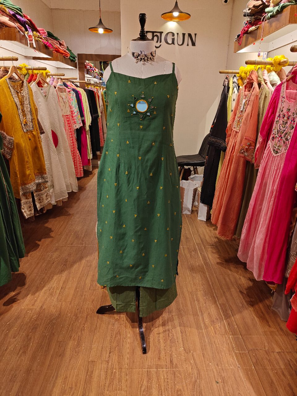 M Deep Green Handloom Cotton With Kutch Embroidery Mirror 2 Piece Set view 4