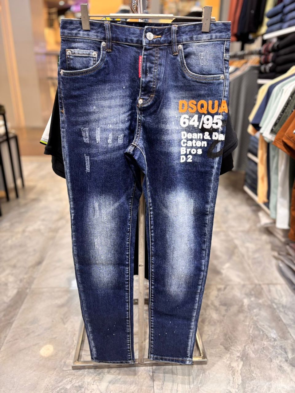 Style-1039-DSQUARED2 Jeans view 3