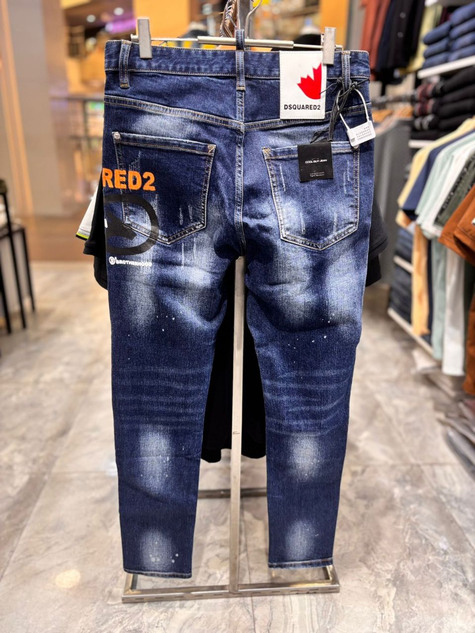 Style-1039-DSQUARED2 Jeans view 4