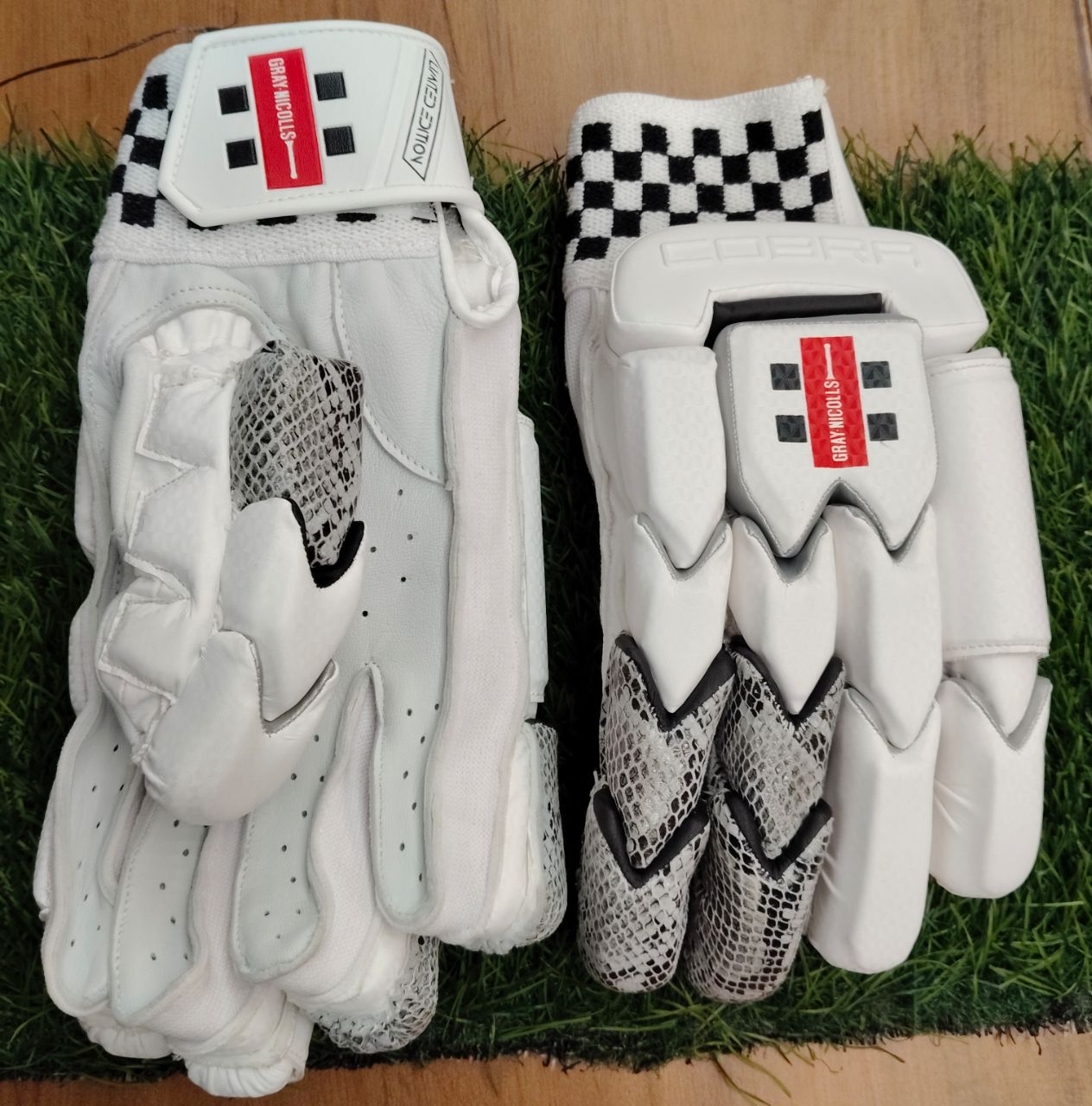 CricTec Cobra Gloves view 2