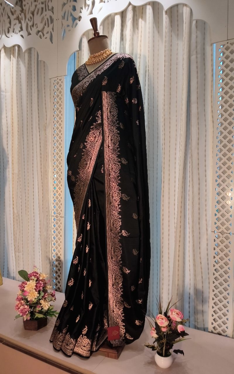 Banarasi silk saree with resham butta and border view 4