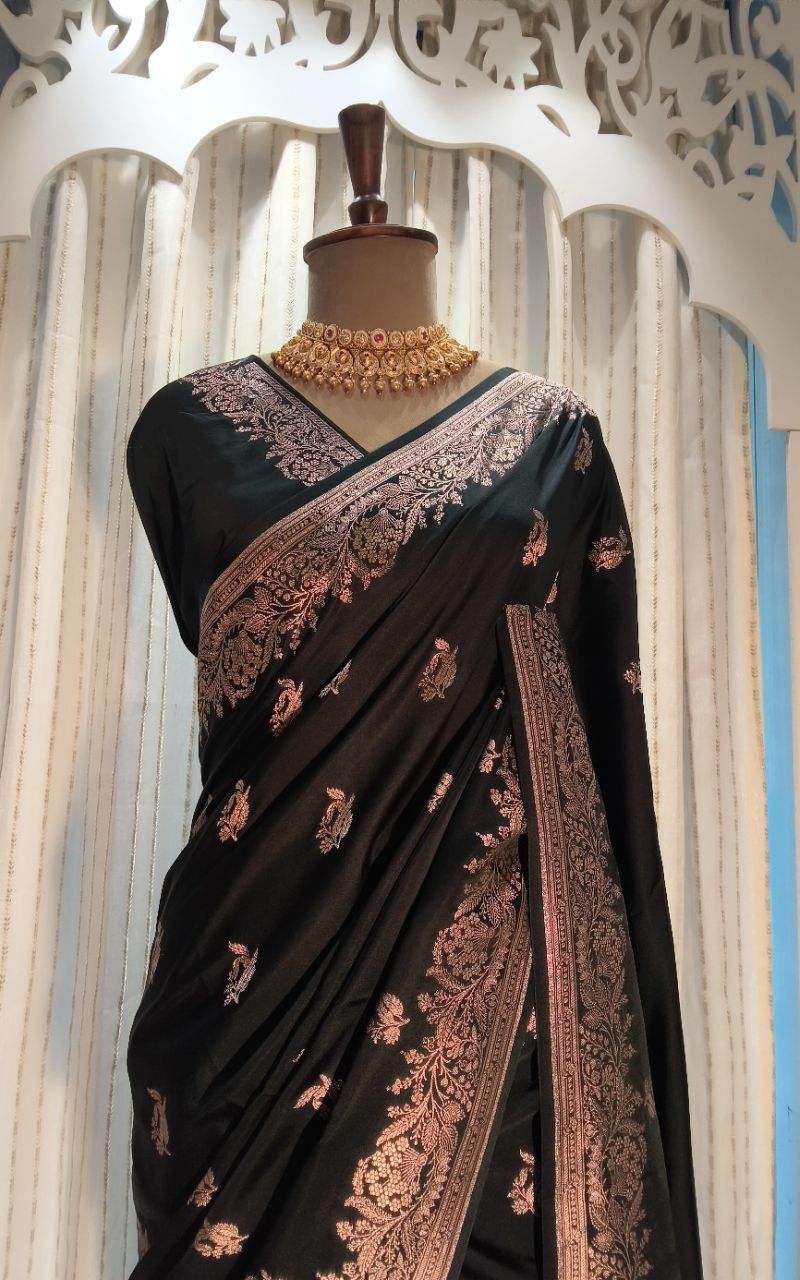 Banarasi silk saree with resham butta and border view 8