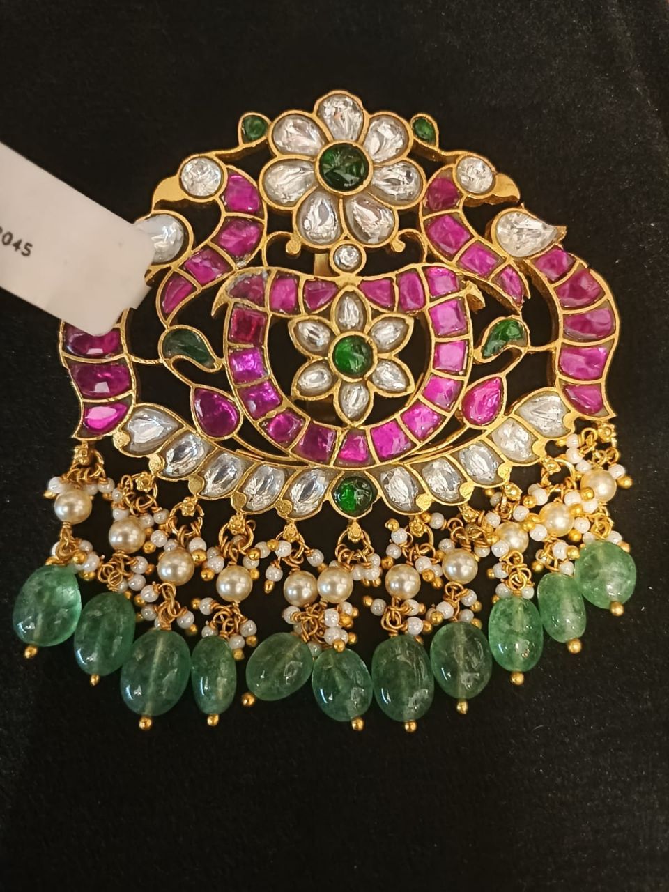 Jadav Kundhan Pendant view 2