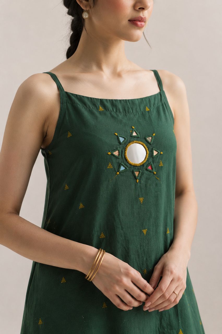 M Deep Green Handloom Cotton With Kutch Embroidery Mirror 2 Piece Set view 3